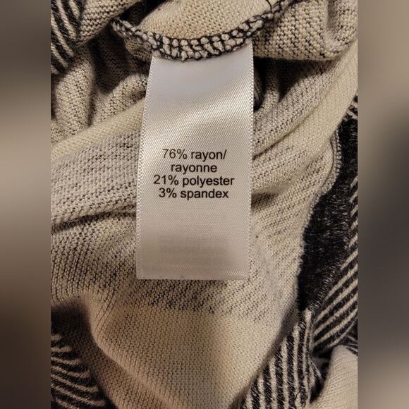 Maurices 24/7 brand. Black and White with bat wing 3/4 sleeve sweater. Size M - Picture 6 of 7